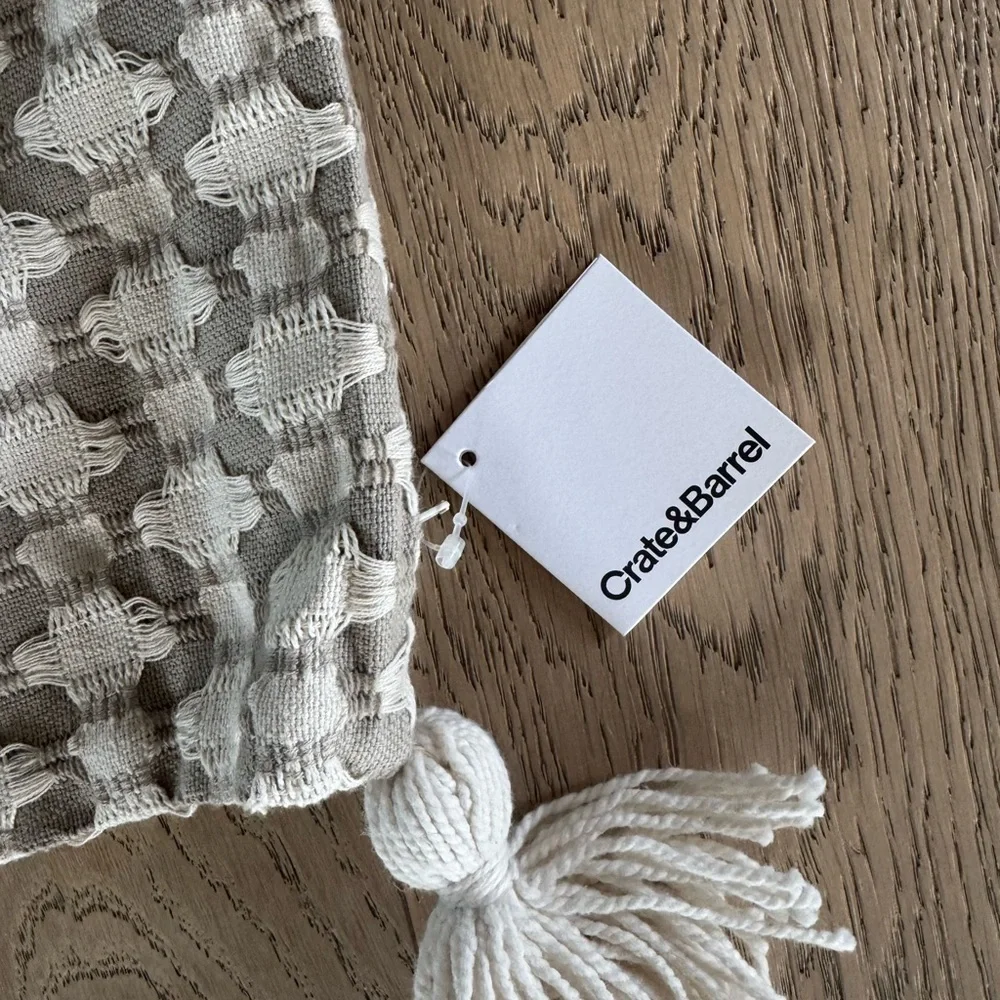 NWT Crate & Barrel Tahona 23